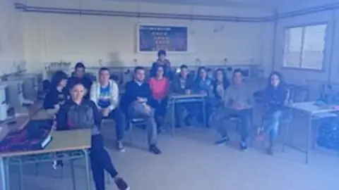Pedro Caselles con los partiipantes de Teenemprende
