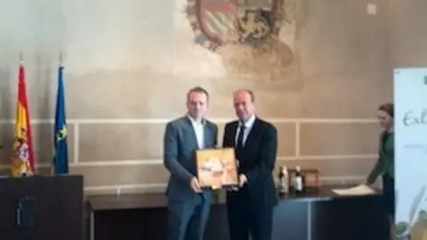 Carlos Carrasco y José Antonio Monago en los premios Extrema Selección