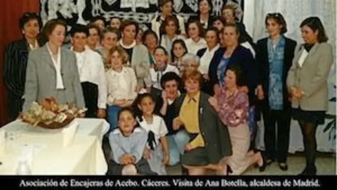 Asociacioěn de Encajeras de Acebo. Caěceres. Visita de Ana Botella