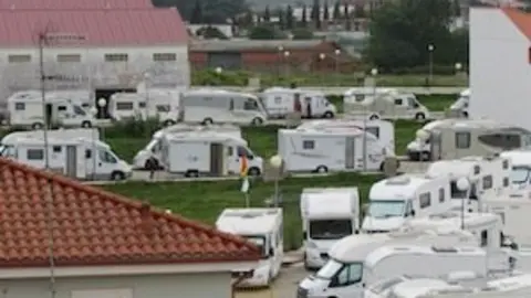Concentraci&oacute;n de autocaravanas en Moraleja