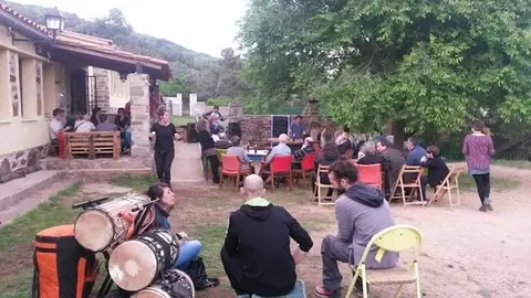 Aperitivos amenizados a precios sostenibles en el albergue Sierra de Gata