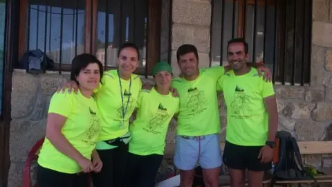 Los atletas serranos posan en la III cita 14 Dosmil del club Valcorchero. IMAGEN CEDIDA POR ANG&Eacute;LICA MONTEJO