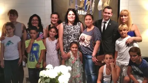 Foto de familia al finalizar la visita en el Atrio