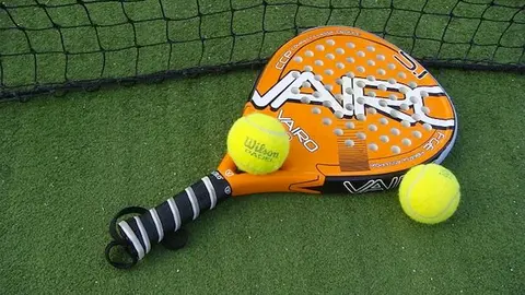 Pala de p&aacute;del sobre moqueta en pista