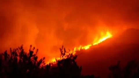 Im&aacute;genes del incendio iniciado el d&iacute;a 6 de agosto en Acebo que ahora recorre la Sierra. Un &Aacute;LBUM de JOS&Eacute; MANUEL ROBLEDO VINAGRE para www.sierradegatadigital.es