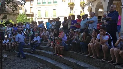 Visi&oacute;n parcial de la reuni&oacute;n de la PAISG en Hoyos. www.sierradegatadigital