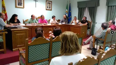 Manuel Mej&iacute;as con los alcaldes serranos y la presidenta de la mancomunidad el d&iacute;a 14 en Perales del Puerto