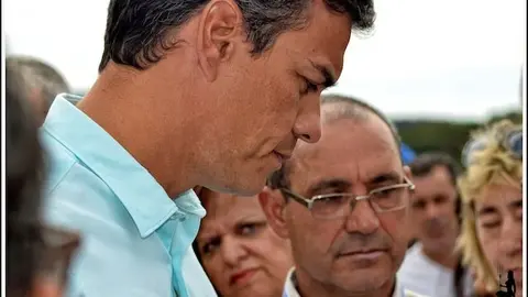 Pedro S&aacute;nchez en las piscinas acebanas de Jevero. IMAGEN DE SERGIO FRANCO