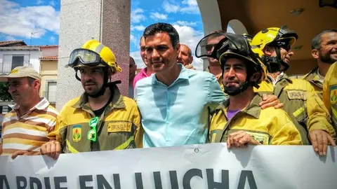 Pedro S&aacute;nchez en Perales del Puerto con la BRIF en lucha. www.sierradegatadigital.es