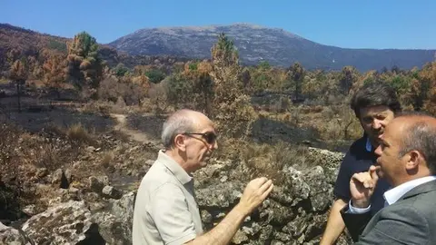 El coordinador del Plan Infoex en Sierra de Gata con el Consejero y el responsable del servicio