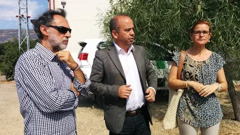 Santos Jorna entre Aurelio Garc&iacute;a y Nieves Esteban