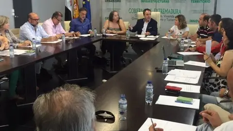 Reuni&oacute;n del director general de Turismo con las empresas del sector tur&iacute;stico de Sierra de Gata