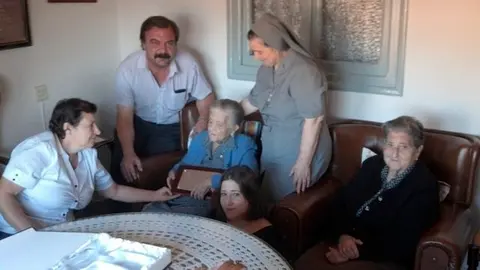 Engracia Blasco cumple cien a&ntilde;os www.sierradegatadigital.es