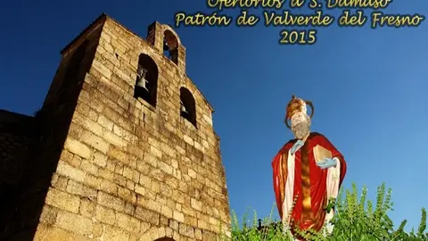 Ofertorio de San D&aacute;maso en Valverde del Fresno. Un &aacute;lbum de im&aacute;genes de ANHER publicado en www.sierradegatadigital.es                         