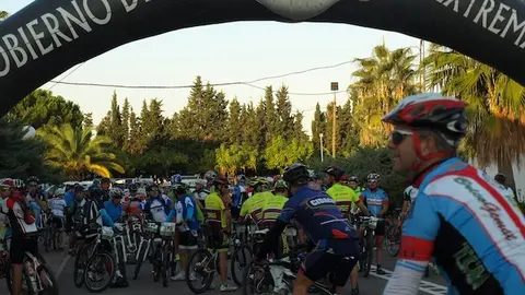Participantes en la cuarta ruta BTT X&aacute;lima