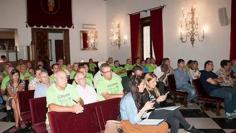 Vecinos de Vegaviana en el &uacute;ltimo pleno de Diputaci&oacute;n www.sierradegatadigital.es