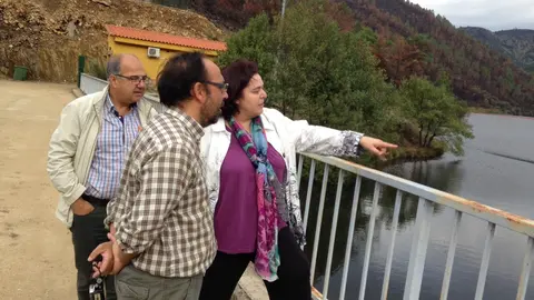Bego&ntilde;a Garc&iacute;a, Pedro Mu&ntilde;oz y Fernando Pulido en Acebo. ARCHIVO