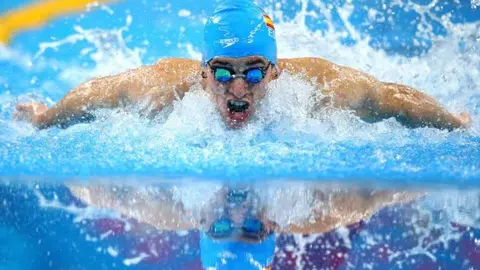 El nadador Alberto Lozano
