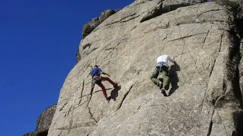 Escaladores en Sierra de Gata. IMAGEN CASA RURAL ESTRELA