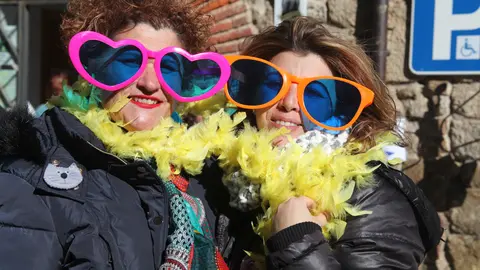 Simp&aacute;tica pareja en el D&iacute;a de la Mujer celebrado en Gata. IMAGEN DE JOS&Eacute; PABLO P&Eacute;REZ