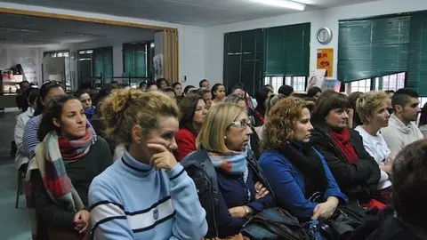 Comunidad educativa en las charlas Cilleros un espacio libre de violencia IMAGEN DEL CEIP LEANDRO ALEJANO
