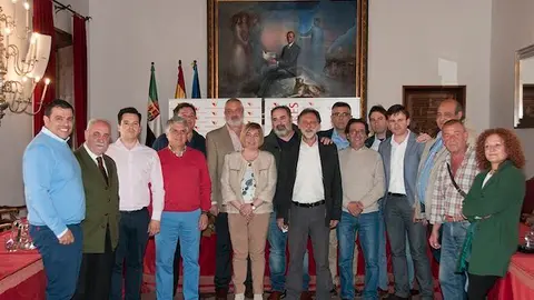 Firma del convenio entre la Diputación provincial y los GAL cacereños