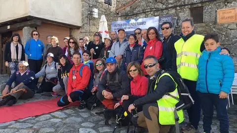 Senderistas en la ruta Trevejo Balcón de Jálama el día 9 de abril de 2016