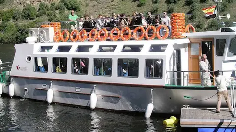Barco en el Tajo Internacional. Imagen de jmhergal.blogspot.com