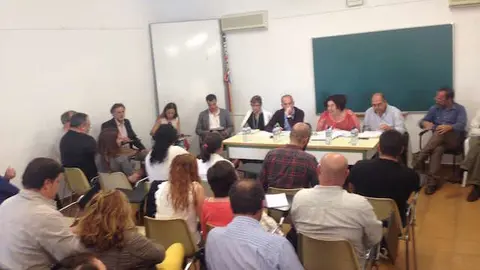 García Bernal con representantes municipales
