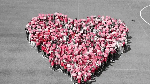 Este año también participarán los jóvenes valverdeños en la creación de este corazón que el año pasado formaron los niños de Penamacor. ADNEX