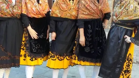 Miembros del grupo de folclore Luisa Peñalva