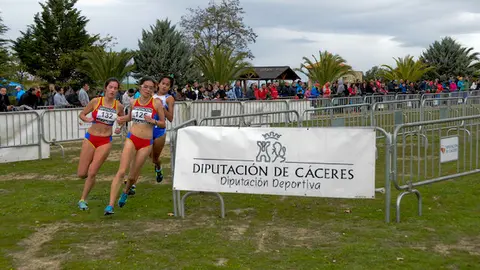 Atletas en un torneo de Diputación de Cáceres