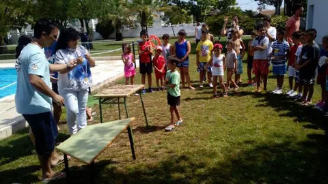 Juegos infantiles en la piscina en 2015