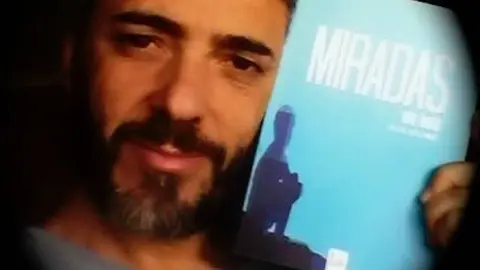 Niño Índigo muestra su primer poemario en una simpática imagen