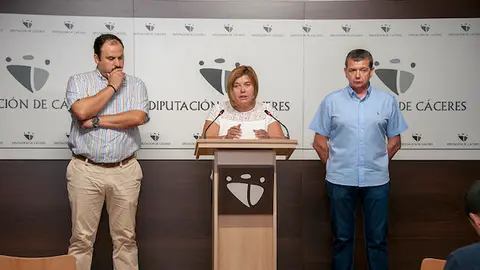 Charo Cordero con Alfonso Beltrán durante la rueda de prensa
