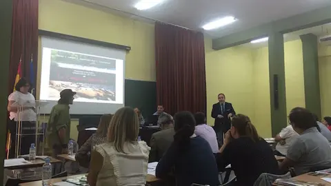 Fran explica la experiencia de La Cantina Silvestre en la Mesa de Turismo