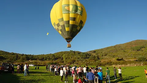 Globo aerost&aacute;tico sobre Villamiel con la campa&ntilde;a '&Eacute;chate a so&ntilde;ar', de la Direcci&oacute;n General de Turismo