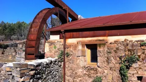 Molino de Los Blanco en Torre de Don Miguel. IMAGEN de www.eltoño.com