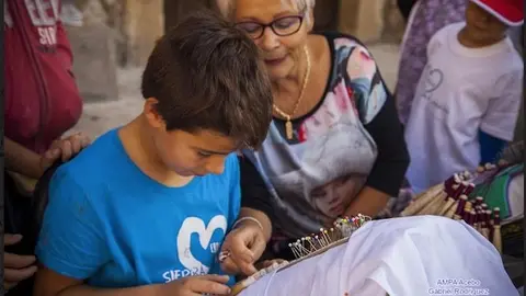 Los bolillos como experiencia intergeneracional. Un álbum de Gabriel Rodríguez y el AMPA de Acebo en Sierra de Gata Digital