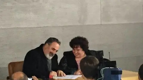 Luis Mariano Martín Mesa firma el convenio con Begoña García Bernal en Mérida