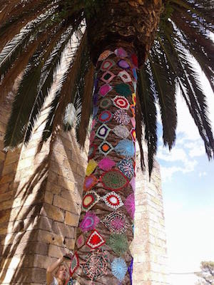 Palmera decorada con Urban Knitting en Torre de Don Miguel