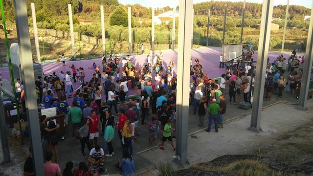 Jóvenes acebanos solidarios. IMAGEN DE KORO LÁZARO