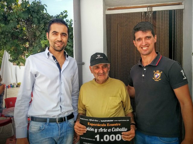 El peraliego Anastasio Cordero entre Nacho Ovejero y Alfredo Pérez www.sierradegatadigital.es