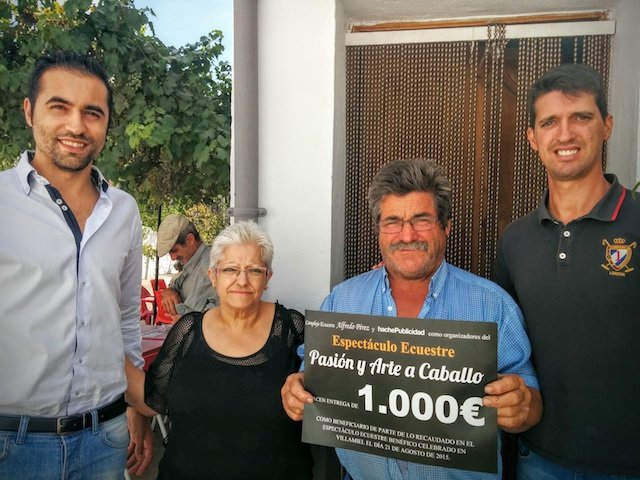 Fausto Egido junto a su señora entre Alfredo Pérez y Nacho Ovejero. www.sierradegatadigital.es