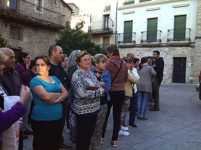 vecinas y vecinos serranos contra las condiciones laborales de Aplifoex www.sierradegatadigital.es