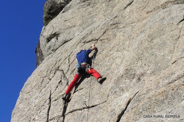 Escalada en Las Torres de Eljas. IMAGEN CASA RURAL ESTRELA