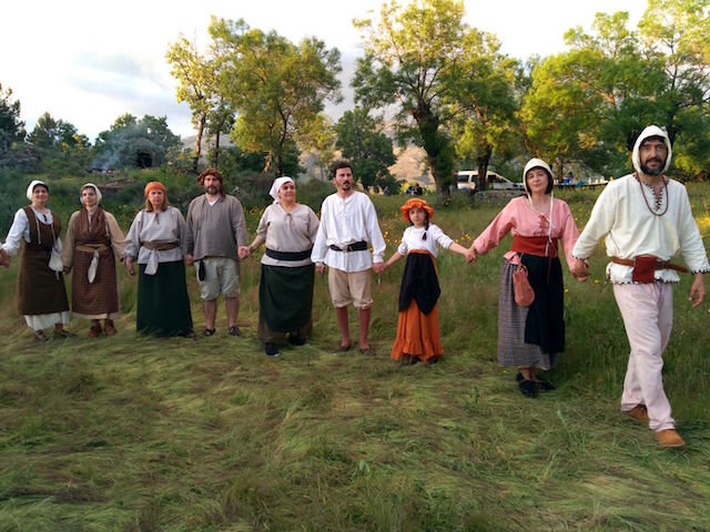 Danzando la farándola para Historia de Extremadura